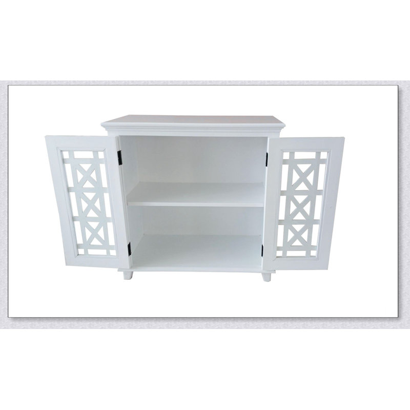 Meuble d'appoint en bois massif avec porte vitrée et tablette pour un rangement élégant et une présentation raffinée.