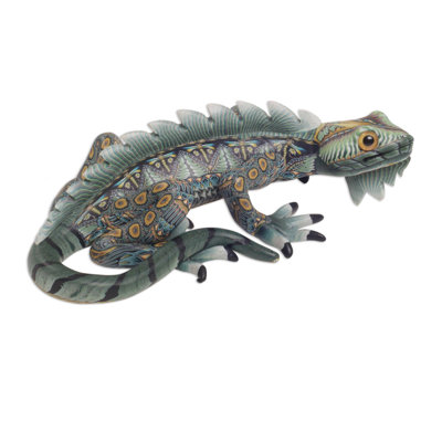 Sculpture en argile polymère watchful iguane Helios