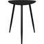 Table d'appoint triangulaire moderne en bois massif noir, coins arrondis, idéale pour les espaces de vie contemporains. Fabriquée en bois de manguier noir, trois pattes évasées, placement idéal.