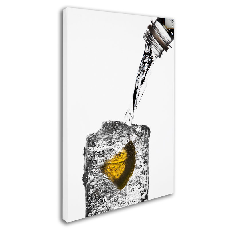 « a a drink », reproduction de photo sur toile tendue, H 19 po x l 12 po