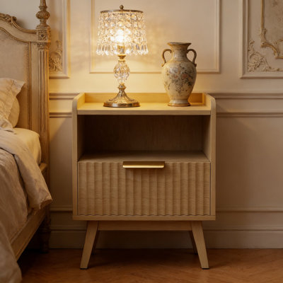 Table de chevet cannelée moderne avec tiroir et tablette ouverte, table de chevet Boho avec rebord surélevé, pieds en bois massif et poignée en métal pour la chambre à coucher, le salon ou le bureau