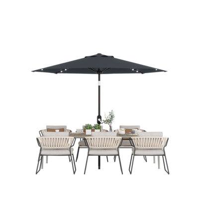 Parasol solaire solaire pour terrasse de 9 pi à DEL - 32 lumières, 8 baleines robustes, inclinable et manivelle, parasol de marché imperméable résistant aux rayons UV pour le jardin, la terrasse, la piscine, la table, la cour arrière, gris