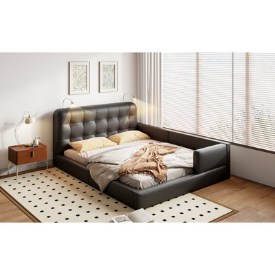 Grand lit tapissier avec 2 lampes de lecture, noir. Cuir haute densité. Vaste espace pour un sommeil confortable. Tête de lit réglable avec lumières noires. Revêtement en cuir. Spacieux et serein