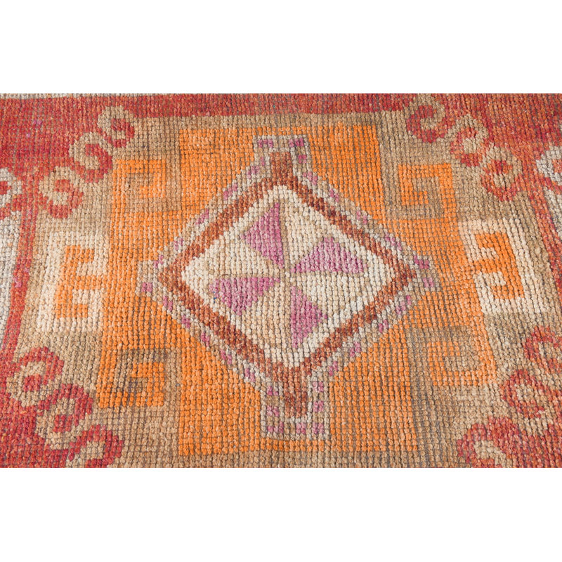 Tapis turc vintage fait à la main avec un motif géométrique et un style bohème de coureur dans des motifs de tapis anatoliens pour la décoration de plancher avec teinture naturelle et kilim