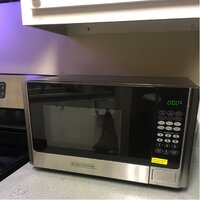 Black & Decker EM925AME-P1 0.9 cu.ft. 900W Microwave Oven, Stainless Steel/ Black 