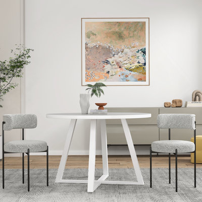 Ensemble de trois pièces pour tables de salle à manger compactes, idéales pour les maisons modernes et les réunions de famille avec une meilleure interactivité.
