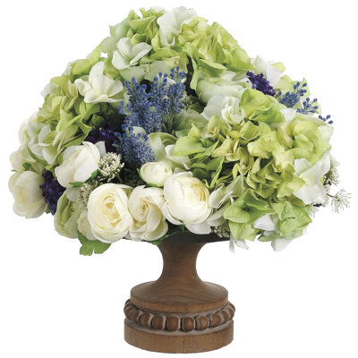 Arrangement floral mélangé dans un vase décoratif