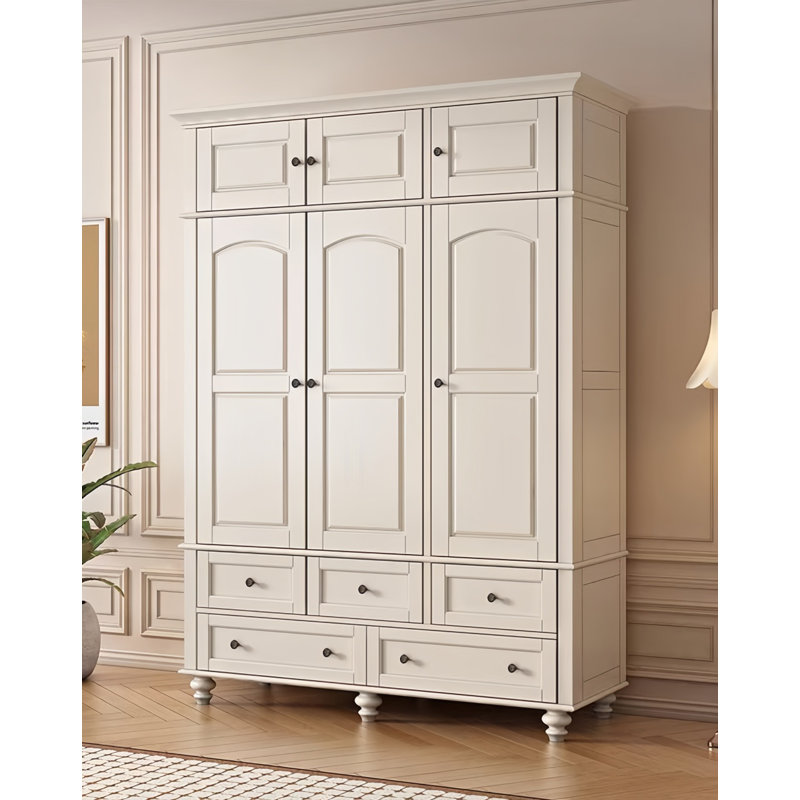 Garde-robe simple blanc classique