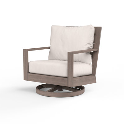 Chaise longue pivotante d'extérieur avec coussins Sunbrella Laguna