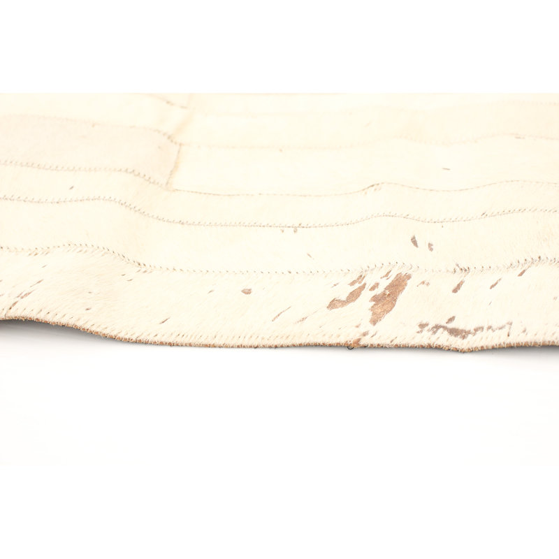 Tapis rectangulaire en cuir de vache fabriqué à la main 4 pi 8 po x 6 pi 6 po Maudene