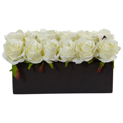 Arrangement floral de roses en pot
