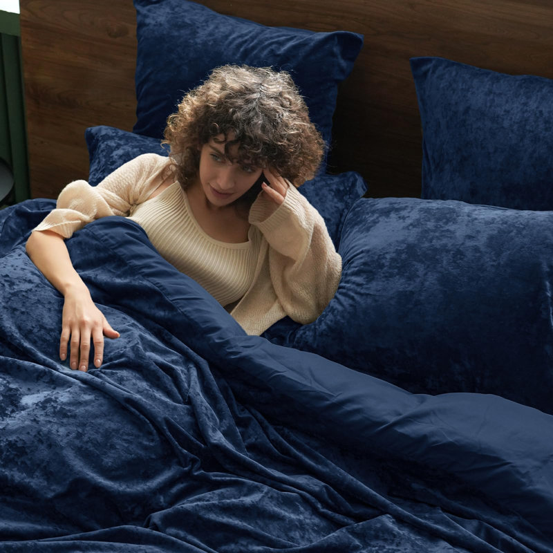 PHF Super Soft Velvet Pillowcases, 2 Pack Luxury Cozy Warm Pillow Shams Covers with Envelope Closure, NavyBlue, 20x36"