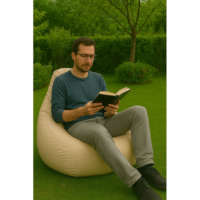 Fauteuil à billes confortable en similicuir crème, 31,5 po x 29,5 po x 11,8 po | 100% polyester, housse zippée imperméable et amovible, remplie de perles de polystyrène recyclées | Parfait pour la détente, les jeux et la détente