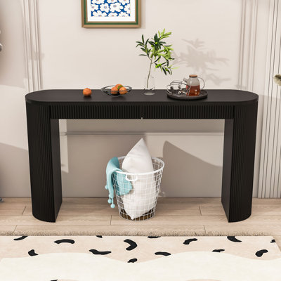 Table d'entrée élégante avec pieds arqués, détails rayés et tiroirs de rangement cachés
