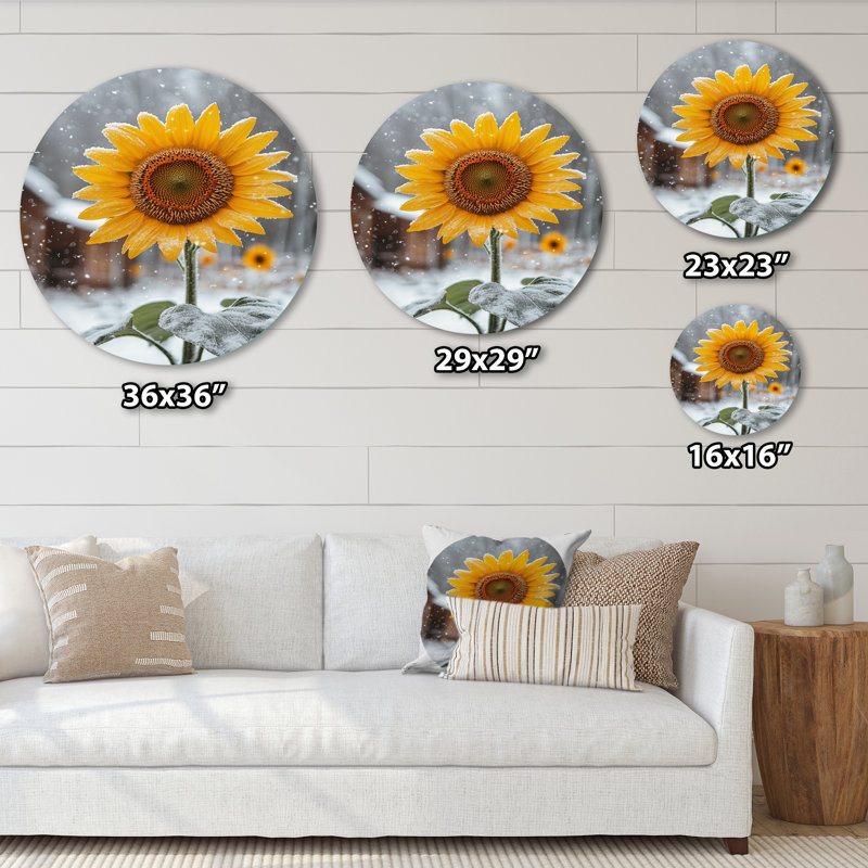 «Country Side Sunflowers In A Snowy Barnyard II», reproduction d'art en métal jaune traditionnel, H 23 po x l 23 po
