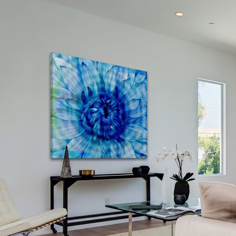 « electric blue fleuri » par parvez taj,, impression sur toile tendue, H 32 po x l 32 po x P 1,5 po