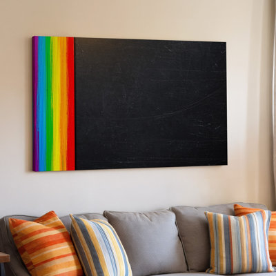 La toile crée une représentation visuelle puissante de l'individualité et de l'empowerment avec art mural sur fond noir