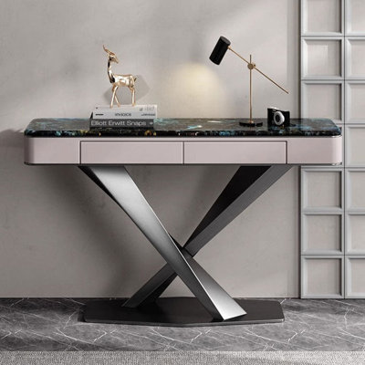 Console légère en métal de style luxueux.