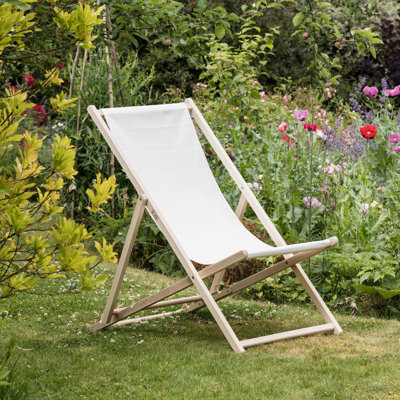 Harbour Housewares - Traditional Wooden Deck Chair