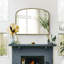 Miroir doré antique avec cadre perlé-668186771