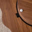 Table basse ronde 31,5 pouces en noyer avec grain de bois autocollant, idéale pour décorer un salon avec un bord festonné
