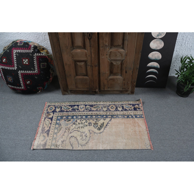 Tapis turc beige et bleu authentique avec motifs floraux et bordures ornées