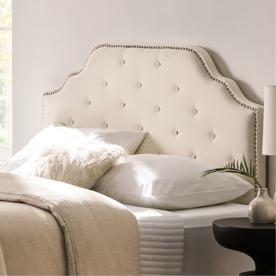 Grand lit et tête de lit double, tissu recouvert de broderie à point de diamant tendance, garniture cloutée attrayante pour capitonnage à boutons moderne