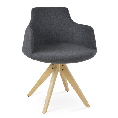 Chaise en bois pyramidal dervish