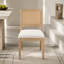 Ensemble de 2 chaises de salle à manger de style champêtre, dossier bas en rotin, structure en bois naturel, revêtement en lin beige, style moderne du milieu du siècle