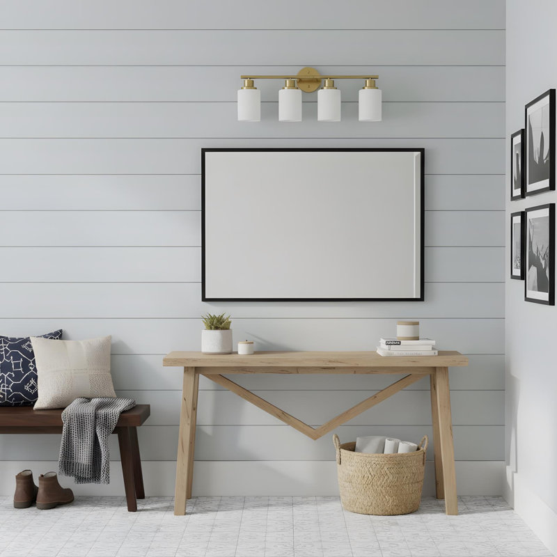 Applique murale moderne de 24 pouces à quatre lumières avec finition dorée et abat-jour en verre givré, convenant à l'éclairage de la salle de bain ou du couloir (ampoule non incluse)