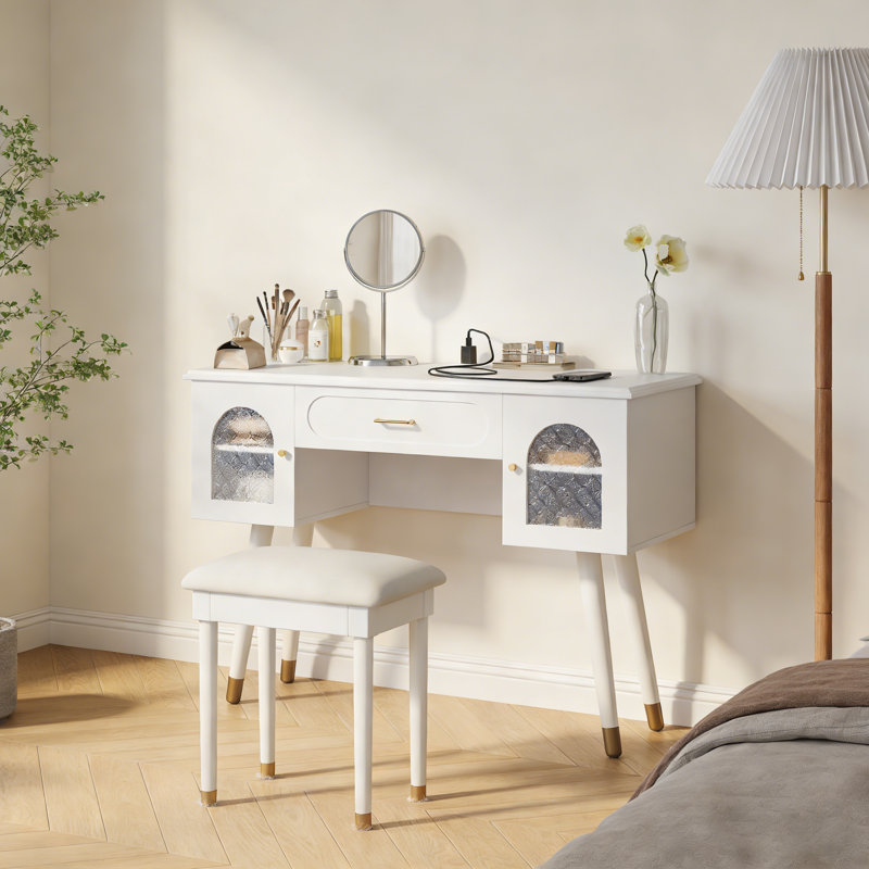 Meuble-lavabo moderne avec fauteuil et prise de courant
