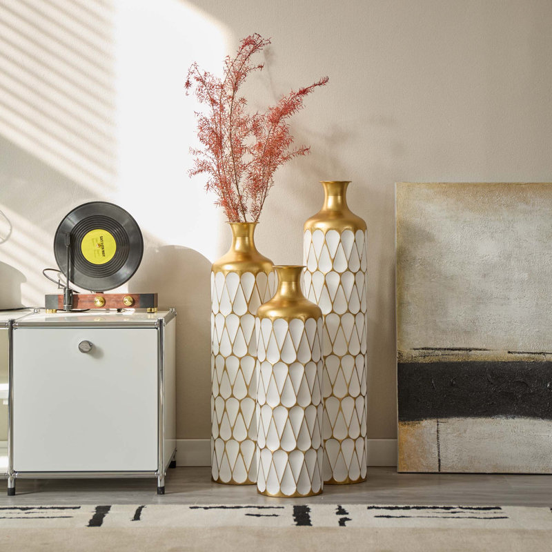 Ensemble de 3 grands vases en métal