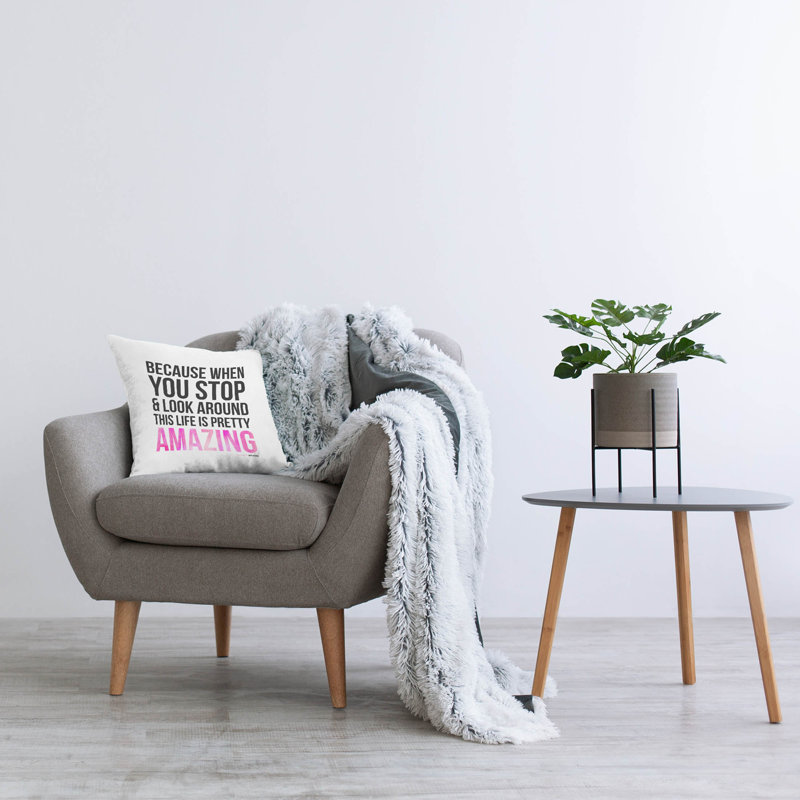 Coussin décoratif "Life Is Pretty Amazing Expression" par House of Lulu