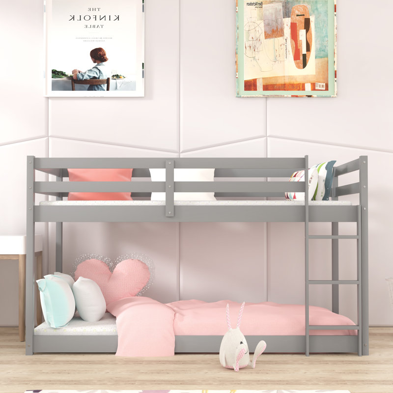 Lit superposé simple au-dessus d'un lit simple avec échelle, gris