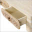 Table basse à bord arrondi avec tiroir en bois massif à motif floral, parfaite pour les espaces de vie modernes et élégants