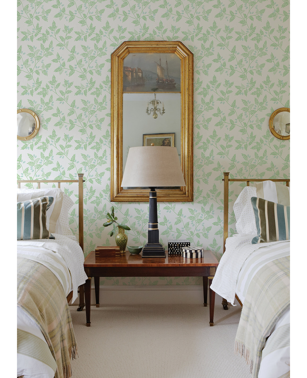 Dowlin Graphics Wallpaper, Light Green