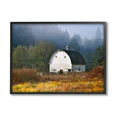 «White Barn Woodland Clearing» encadré sur bois par Dennis Frates, photographie