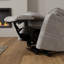 Fauteuil relevable moelleux en tissu colombe Lucie