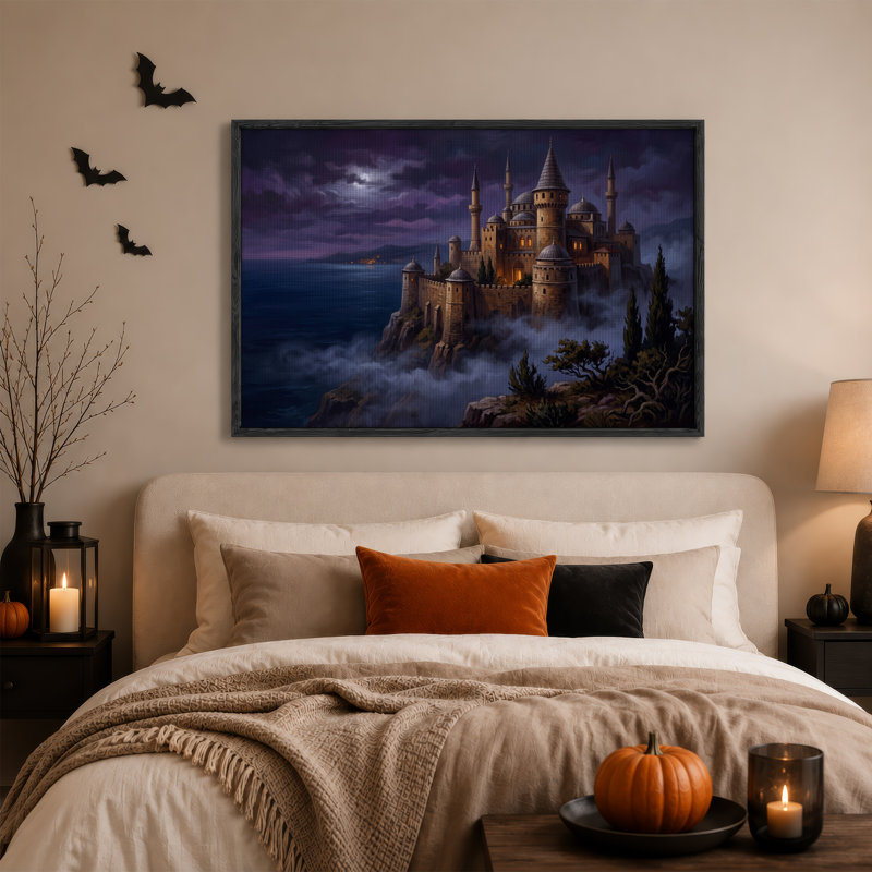 Château avec dômes sur une falaise côtière brumeuse sous Halloween, H 18 po x l 24 po