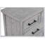 Commode contemporaine en bois gris clair avec sept tiroirs spacieux et poignées en métal pour les chambres à coucher modernes