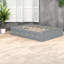 Grand lit plateforme en bois gris robuste avec rangement