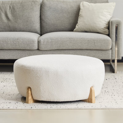 Repose-pieds rond Modish White Boucle avec pieds en bois naturel évasé | Idée de cadeau
