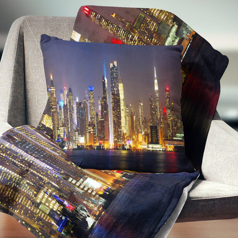 New York Skyline at Night - oreiller imprimé paysage urbain, 18 po x 18 po, Coussin décoratif