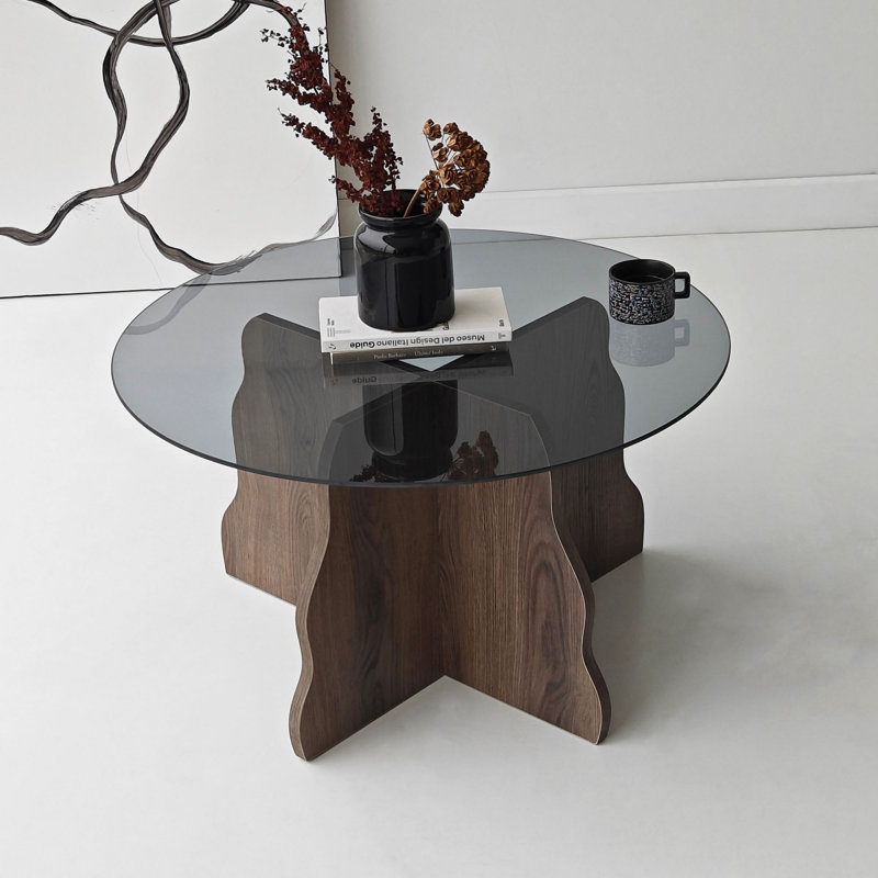 Table basse moderne avec plateau 100% verre trempé, couleur noyer et fumée | 29,5 po x 15,7 po x 29,5 po | Cadre en carton durable enduit 100% mélamine, épaisseur de 0,71 pouce | Design élégant et fonctionnel pour le salon et le bureau