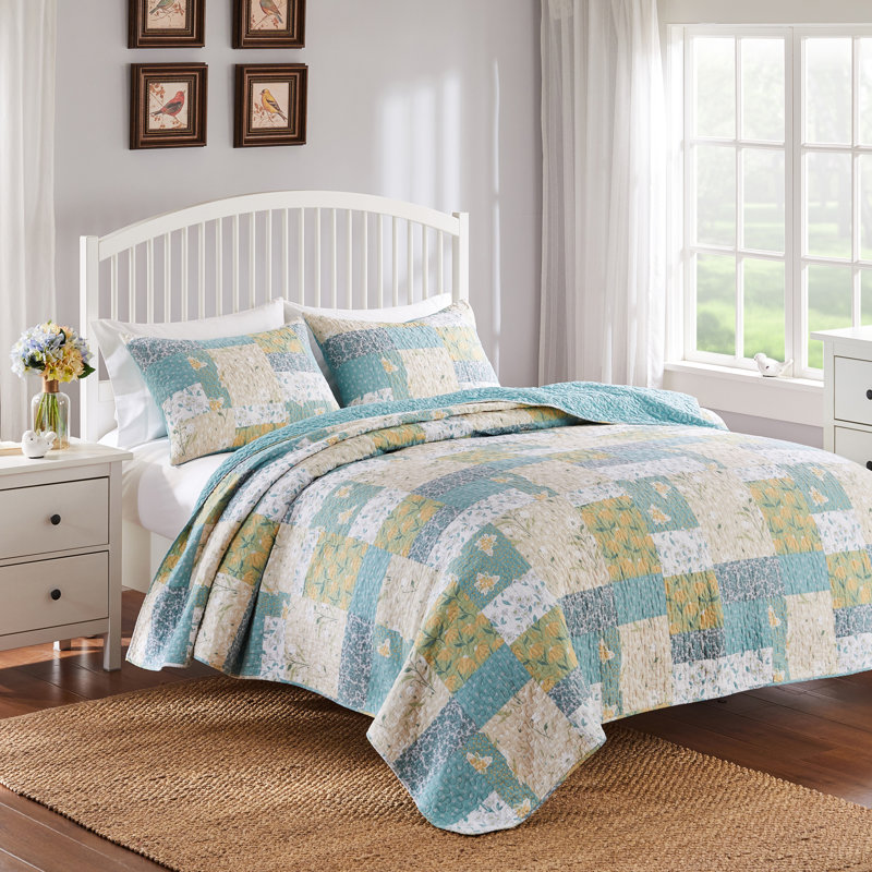 Evangeline Twin Reversible Cotton Quilt Set in Floral Patchwork