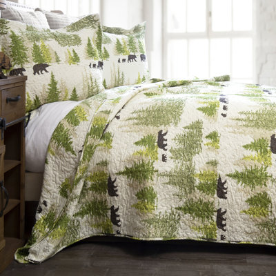 Pine Wilderness Quilt Queen
