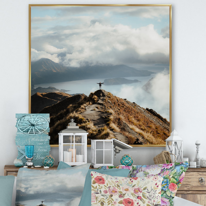 Exploration de la vue sur la montagne - Art mural sur toile, H 30 po x l 30 po x P 1 po, Cadre flottant doré
