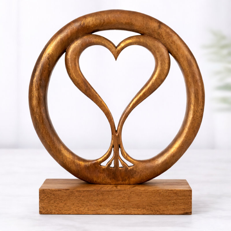 Sculpture en bois fabriquée à la main en forme de cœur