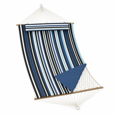 Hamac matelassé double 138 pouces pour 2 personnes, lit pivotant extérieur avec barre d'écartement en bois, sac en filet, coussin et oreiller, capacité de charge de 450 lb avec chaînes suspendues, rayures bleues
