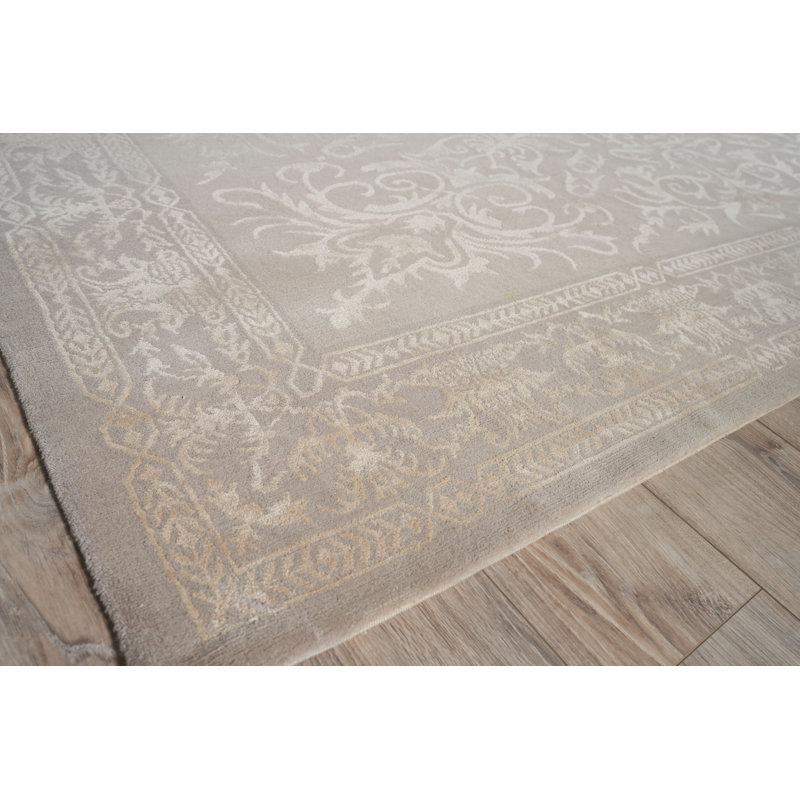 Velvet hand-knotted Silk Ivory/Silver Area Rug, 8'X10'